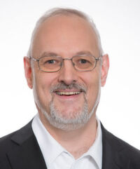 „Die neueste Technologie oder Anwendung kann nur dann zur digitalen Transformation eines Unternehmens beitragen, wenn sie auf Basis einer Cross-Cloud-Infrastruktur über verschiedene Clouds hinweg eingesetzt werden kann, sofort verfügbar ist, unkompliziert implementiert und in einer sicheren Umgebung betrieben werden kann“, erläutert Matthias Schorer, Lead Business Development Manager Europa bei VMware. „Die neueste Technologie oder Anwendung kann nur dann zur digitalen Transformation eines Unternehmens beitragen, wenn sie auf Basis einer Cross-Cloud-Infrastruktur über verschiedene Clouds hinweg eingesetzt werden kann, sofort verfügbar ist, unkompliziert implementiert und in einer sicheren Umgebung betrieben werden kann“, erläutert Matthias Schorer, Lead Business Development Manager Europa bei VMware.