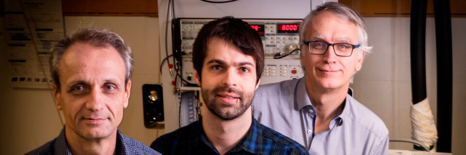 Juraj Darmo, Dominic Bachmann und Karl Unterrainer (v.l.n.r) im Laserlabor des Photonik Instituts. Juraj Darmo, Dominic Bachmann und Karl Unterrainer (v.l.n.r) im Laserlabor des Photonik Instituts.