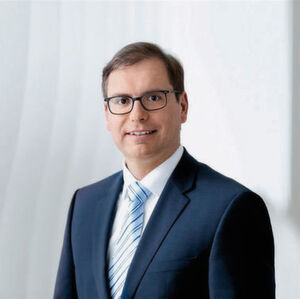 Falk Senger, Geschäftsführer der Messe München: Die Elektronik gewinnt weltweit an Bedeutung, gerade auch durch die fortschreitende Digitalisierung. Damit werden internationale Begegnungsplattformen wie die electronica immer wichtiger. Sie ermöglichen Fachleuten aus allen Ländern, sich direkt auszutauschen und gemeinsam Lösungen zu entwickeln. Falk Senger, Geschäftsführer der Messe München: Die Elektronik gewinnt weltweit an Bedeutung, gerade auch durch die fortschreitende Digitalisierung. Damit werden internationale Begegnungsplattformen wie die electronica immer wichtiger. Sie ermöglichen Fachleuten aus allen Ländern, sich direkt auszutauschen und gemeinsam Lösungen zu entwickeln.