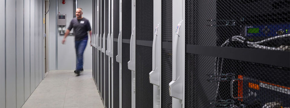 Als Highlight auf der CeBIT 2017 zeigt Rittal einen 40-Fuß großen Container, genannt „Rimatrix Balanced Cloud Center“ (BCC). Als Highlight auf der CeBIT 2017 zeigt Rittal einen 40-Fuß großen Container, genannt „Rimatrix Balanced Cloud Center“ (BCC).
