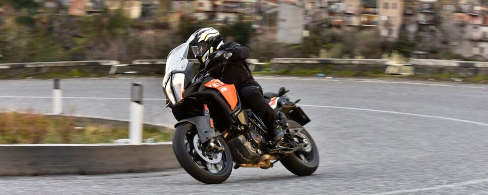 KTM Deutschland erwartet, dass die 16.495 Euro teure S das meistverkaufte Modell der Adventure-Reihe werden wird. KTM Deutschland erwartet, dass die 16.495 Euro teure S das meistverkaufte Modell der Adventure-Reihe werden wird.
