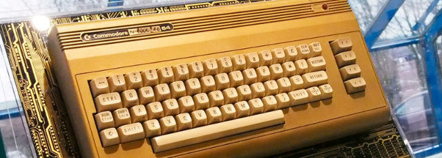 Ein vergoldeter Commodore 64 Heimcomputer: In Braunschweig ist jetzt eine Ausstellung über den einst namhaften Hersteller zu sehen, der lange Zeit in Niedersachsen seine Europa-Zentrale hatte. Ein vergoldeter Commodore 64 Heimcomputer: In Braunschweig ist jetzt eine Ausstellung über den einst namhaften Hersteller zu sehen, der lange Zeit in Niedersachsen seine Europa-Zentrale hatte.