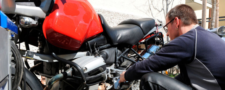 Vor dem Saisonstart: Bis zur ersten Motorradtour gibt es noch einiges zu tun. Vor dem Saisonstart: Bis zur ersten Motorradtour gibt es noch einiges zu tun.
