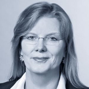 Prof. Dr.-Ing. Birgit Vogel-Heuser ist Ordinaria am Lehrstuhl für Automatisierung und Informationssysteme der Fakultät für Maschinenwesen an der Technischen Universität München. Nach Erfahrungen im Industriebereich forscht Sie seit mehreren Jahren an der Entwicklung und Systemevolution verteilter intelligenter eingebetteter Systeme in mechatronischen Produkten und Produktionsanlagen. Prof. Dr.-Ing. Birgit Vogel-Heuser ist Ordinaria am Lehrstuhl für Automatisierung und Informationssysteme der Fakultät für Maschinenwesen an der Technischen Universität München. Nach Erfahrungen im Industriebereich forscht Sie seit mehreren Jahren an der Entwicklung und Systemevolution verteilter intelligenter eingebetteter Systeme in mechatronischen Produkten und Produktionsanlagen.