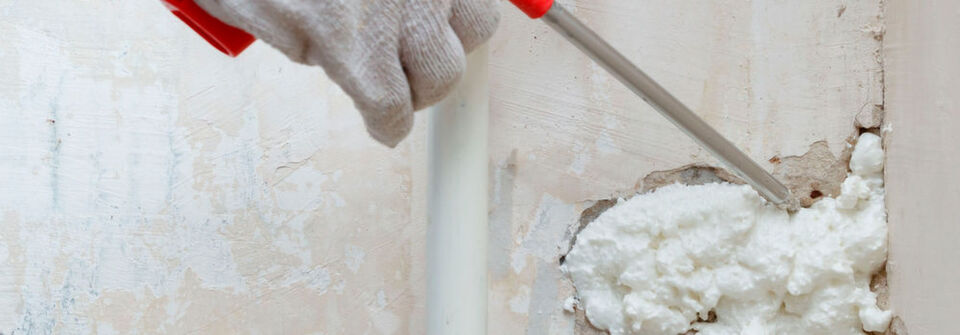 Bei Renovierungsarbeiten rund ums Haus kommt häufig Polyurethan (PU) in Form von Sprühschaum zum Einsatz. Bei Renovierungsarbeiten rund ums Haus kommt häufig Polyurethan (PU) in Form von Sprühschaum zum Einsatz.