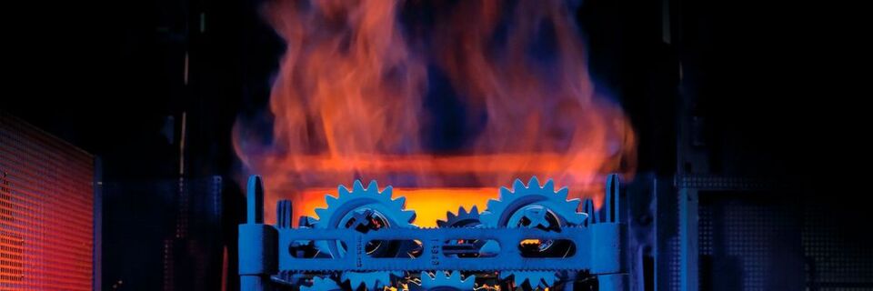 Ofenverfahren wirken durchgreifend: In der geschlossenen Ofenkammer verändert sich das Materialgefüge entscheidend. Ofenverfahren wirken durchgreifend: In der geschlossenen Ofenkammer verändert sich das Materialgefüge entscheidend.