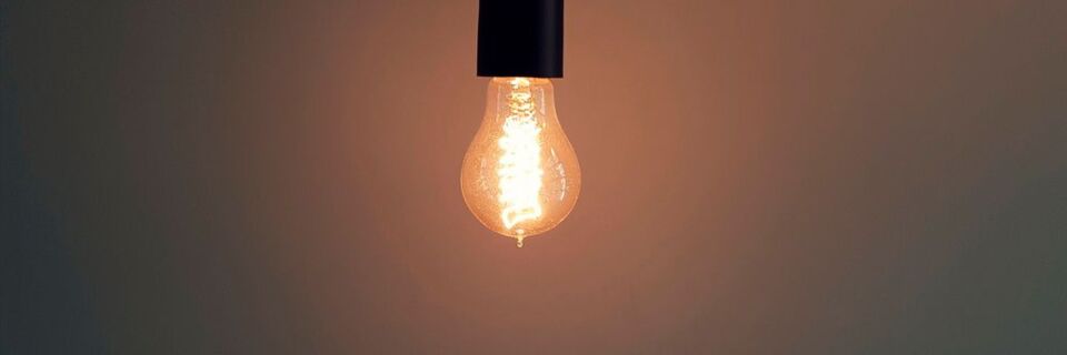 Innovationen resultieren erst dann aus Ideen, wenn diese in neue Produkte, Dienstleistungen oder Verfahren umgesetzt werden – dafür ist eine durchdachte Strategie wichtig. Innovationen resultieren erst dann aus Ideen, wenn diese in neue Produkte, Dienstleistungen oder Verfahren umgesetzt werden – dafür ist eine durchdachte Strategie wichtig.