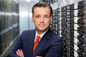 Strato-CEO Cristian Böing: „Das ist ein bisschen so wie bei Audi; wir bleiben eine eigenständige Marke.“ Strato-CEO Cristian Böing: „Das ist ein bisschen so wie bei Audi; wir bleiben eine eigenständige Marke.“