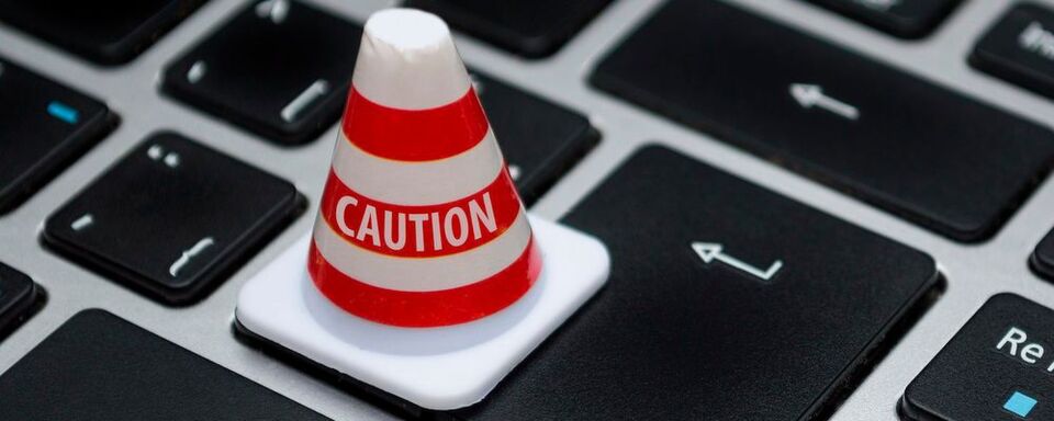 Datenschutz muss auch im Rahmen der Software-Entwicklung berücksichtigt werden. Datenschutz muss auch im Rahmen der Software-Entwicklung berücksichtigt werden.