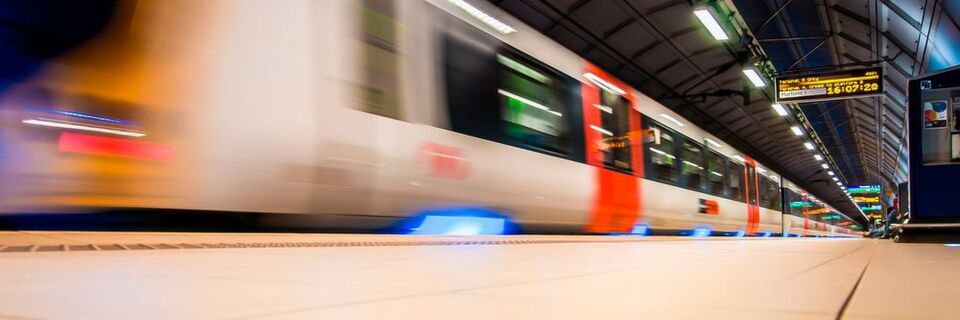 Mittlerweile wünschen sich auch B2B-Kunden eine individuelle Ansprache und ein personalisiertes Angebot. Es müssen also alle digitalen Kanäle genutzt werden, um den potenziellen Kunden auf seiner Reise entlang der Costumer Journey zu begleiten. Mittlerweile wünschen sich auch B2B-Kunden eine individuelle Ansprache und ein personalisiertes Angebot. Es müssen also alle digitalen Kanäle genutzt werden, um den potenziellen Kunden auf seiner Reise entlang der Costumer Journey zu begleiten.