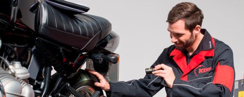 Vor dem Start in die neue Motorradsaison empfiehlt sich ein kleiner Technik-Check. Vor dem Start in die neue Motorradsaison empfiehlt sich ein kleiner Technik-Check.