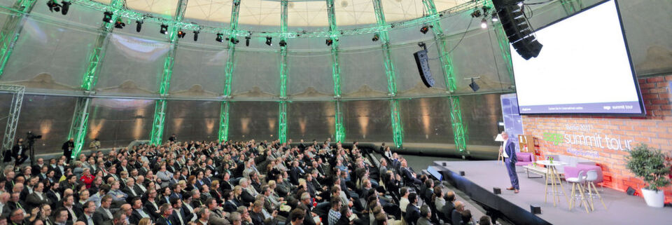 Mit mehr als 580 Gästen auf dem Sage Summit 2017 war das Gasometer in Berlin komplett ausgefüllt. Mit mehr als 580 Gästen auf dem Sage Summit 2017 war das Gasometer in Berlin komplett ausgefüllt.