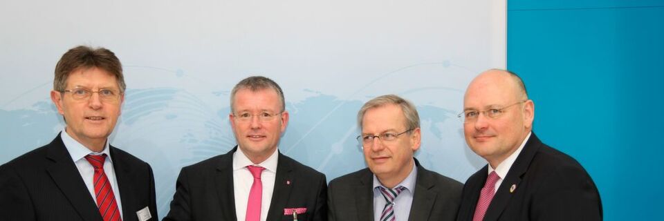 (v.l.) Klaus Vitt, Dr. Stephan Klein, Bernd Kowalski und Arne Schönbohm (v.l.) Klaus Vitt, Dr. Stephan Klein, Bernd Kowalski und Arne Schönbohm