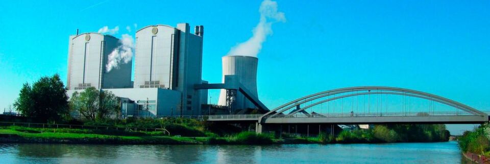 EMV im Energiesektor: Anforderungen für einen reibungslosen Anlagenbetrieb sind einzuhalten; konstruktive EMV-Schutzmaßnahmen lassen sich aber auf den wirklich benötigten technischen Aufwand reduzieren. EMV im Energiesektor: Anforderungen für einen reibungslosen Anlagenbetrieb sind einzuhalten; konstruktive EMV-Schutzmaßnahmen lassen sich aber auf den wirklich benötigten technischen Aufwand reduzieren.