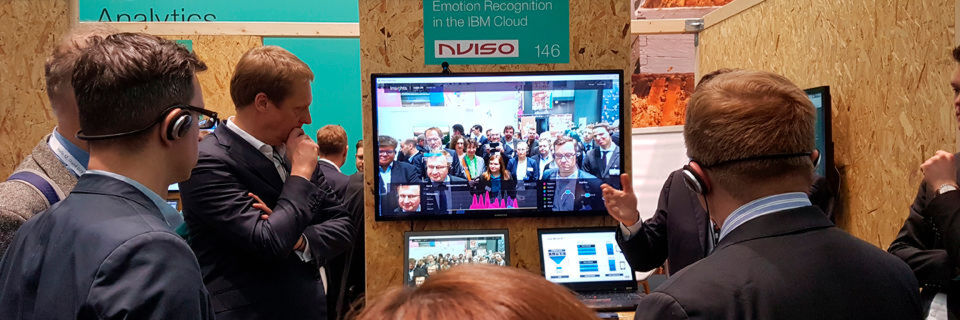 Beispiele für KI-Nutzung gab es reichlich auf der Cebit 2017. Auf dem Bild zu sehen ist eine KI-Lösung mit IBM Watson, mit der die Stimmung von Kunden auf Basis von Videobildern abgeschätzt werden soll, zum Beispiel, um die Reaktion auf eine Werbung zu testen. Beispiele für KI-Nutzung gab es reichlich auf der Cebit 2017. Auf dem Bild zu sehen ist eine KI-Lösung mit IBM Watson, mit der die Stimmung von Kunden auf Basis von Videobildern abgeschätzt werden soll, zum Beispiel, um die Reaktion auf eine Werbung zu testen.