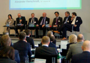Die Teilnehmer der Paneldiskussion (v.l.n.r.): Dr. Bettina Uhlich, CIO bei Evonik Industries AG; Dr. Andreas Goerdeler, Unterabteilungsleiter im Bundesministerium für Wirtschaft und Energie; Thomas Rössler, CIO der Stadtwerke Gießen AG und Präsidiumsmitglied bei VOICE – Bundesverband der IT-Anwender e.V.; Frederick Richter, Vorstand der Stiftung Datenschutz; Frank Strecker, Senior Vice President Cloud Partner Products & Ecosystems bei der T-Systems International GmbH; Alexander Vierschrodt, Head of Commercial Management Server bei 1&1 Internet SE. Die Teilnehmer der Paneldiskussion (v.l.n.r.): Dr. Bettina Uhlich, CIO bei Evonik Industries AG; Dr. Andreas Goerdeler, Unterabteilungsleiter im Bundesministerium für Wirtschaft und Energie; Thomas Rössler, CIO der Stadtwerke Gießen AG und Präsidiumsmitglied bei VOICE – Bundesverband der IT-Anwender e.V.; Frederick Richter, Vorstand der Stiftung Datenschutz; Frank Strecker, Senior Vice President Cloud Partner Products & Ecosystems bei der T-Systems International GmbH; Alexander Vierschrodt, Head of Commercial Management Server bei 1&1 Internet SE.
