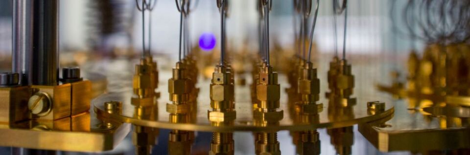 Laut Anicht von Google oder IBM, stehen Quantencomputer kurz vor der Markteinführung. IBM hat bereits einen Web-Serve am Netz, mit denen man per Smartphone auf einen 5-Qubits-Quantencomputer zugreifen kann. Laut Anicht von Google oder IBM, stehen Quantencomputer kurz vor der Markteinführung. IBM hat bereits einen Web-Serve am Netz, mit denen man per Smartphone auf einen 5-Qubits-Quantencomputer zugreifen kann.