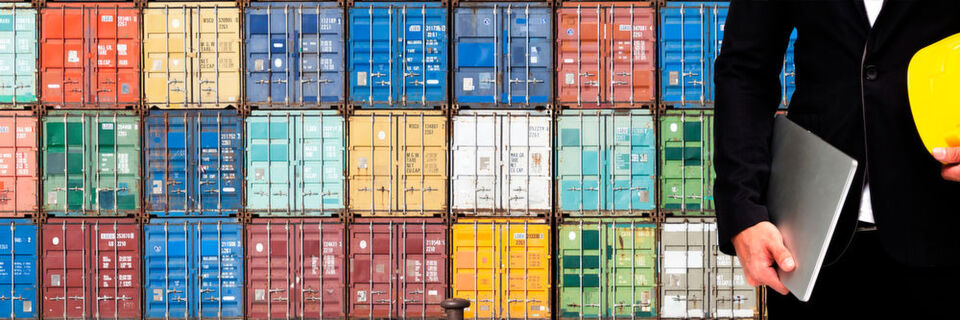 Unsichere Container oder Container-Images mit unsicheren Anwendungen können für ein Unternehmen eine noch größere Gefahr darstellen, als einzelne unsichere Server. Unsichere Container oder Container-Images mit unsicheren Anwendungen können für ein Unternehmen eine noch größere Gefahr darstellen, als einzelne unsichere Server.