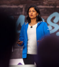 Aparna Sinha leitet das Produkt-Management-Team Kubernetes bei Google. Aparna Sinha leitet das Produkt-Management-Team Kubernetes bei Google.