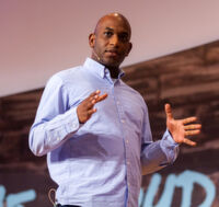 Kelsey Hightower, Staff Developer Advocate bei Google, erläutert, wie Kubernetes Federation funktioniert. Kelsey Hightower, Staff Developer Advocate bei Google, erläutert, wie Kubernetes Federation funktioniert.