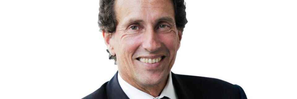 Wanderer zwischen den Geisteswelten: Professor Julian Nida-Rümelin lehrt Philosophie an der Ludwig-Maximilians-Universität in München. Er studierte nicht nur Philosophie, sondern auch Mathematik, Physik und Politik und beschäftigt sich unter anderem mit dem Spannungsverhältnis zwischen Technik und Ethik. Wanderer zwischen den Geisteswelten: Professor Julian Nida-Rümelin lehrt Philosophie an der Ludwig-Maximilians-Universität in München. Er studierte nicht nur Philosophie, sondern auch Mathematik, Physik und Politik und beschäftigt sich unter anderem mit dem Spannungsverhältnis zwischen Technik und Ethik.