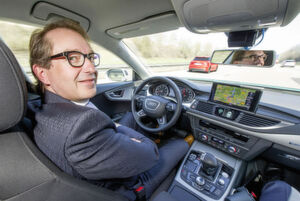 Bundesverkehrsminister Alexander Dobrindt (CSU) im selbstfahrenden Auto: Professor Nida-Rümelin rät entschieden davon ab, komplexe Überlegungen an Algorithmen zu übergeben. Dies trifft auch auf das autonome Fahren zu. Bundesverkehrsminister Alexander Dobrindt (CSU) im selbstfahrenden Auto: Professor Nida-Rümelin rät entschieden davon ab, komplexe Überlegungen an Algorithmen zu übergeben. Dies trifft auch auf das autonome Fahren zu.