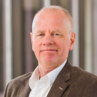 Julian Archer ist Research Director bei SiriusDecisions. Er verfügt über 25 Jahre Erfahrung in der internationalen Nachfragegenerierung von globalen und pan-europäischen Unternehmen. Julian Archer ist Research Director bei SiriusDecisions. Er verfügt über 25 Jahre Erfahrung in der internationalen Nachfragegenerierung von globalen und pan-europäischen Unternehmen.