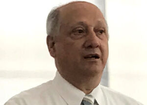 Panduit-Mitarbeiter Dr. Rick Pimpinella ist in der Forschung und Entwicklung im Bereich Lichtwellenleiter tätig. Er hält 57 US-Patente. Panduit-Mitarbeiter Dr. Rick Pimpinella ist in der Forschung und Entwicklung im Bereich Lichtwellenleiter tätig. Er hält 57 US-Patente.