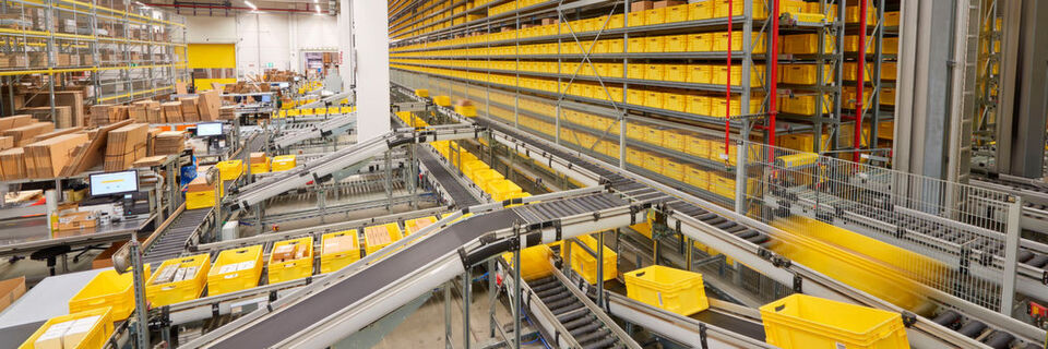 Mit dem Aufbau eines flächendeckenden Gebietsspeditions-Netwerks hat Rittal seine Lager- und Transportlogistik in Deutschland neu ausgerichtet. Mit dem Aufbau eines flächendeckenden Gebietsspeditions-Netwerks hat Rittal seine Lager- und Transportlogistik in Deutschland neu ausgerichtet.
