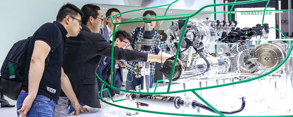 Die deutschen und internationalen Automobilzulieferer zeigten auf der Auto Shanghai 2017 große Präsenz. Die deutschen und internationalen Automobilzulieferer zeigten auf der Auto Shanghai 2017 große Präsenz.