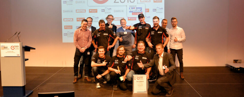 Zum zweiten Mal nach 2011 haben es Sigurd Waldmann und sein Team beim „Motorradhändler des Jahres“ in die Top Ten geschafft. Zum zweiten Mal nach 2011 haben es Sigurd Waldmann und sein Team beim „Motorradhändler des Jahres“ in die Top Ten geschafft.