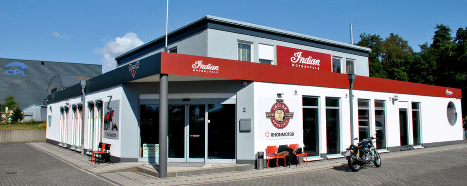 Vor nicht allzu langer Zeit noch das Verkaufshaus eines Raumausstatters, jetzt die Heimat von Familie Wiedens Bike-Store für Kunden mit amerikanischem Geschmack. Vor nicht allzu langer Zeit noch das Verkaufshaus eines Raumausstatters, jetzt die Heimat von Familie Wiedens Bike-Store für Kunden mit amerikanischem Geschmack.