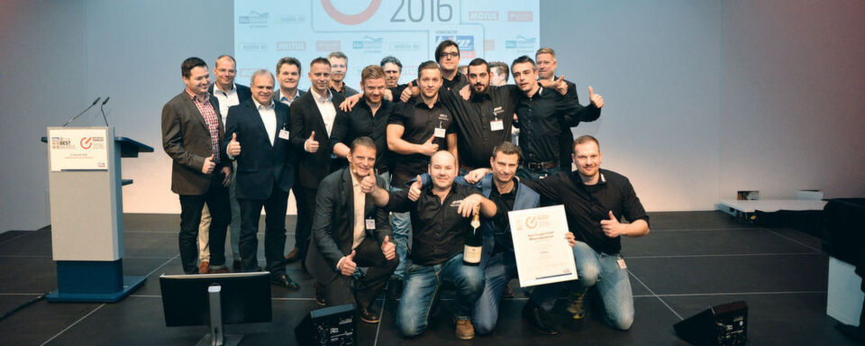 Zum ersten Mal in Würzburg und gleich auf dem Treppchen: Herzlichen Glückwunsch an das Auer-Team zum 3. Platz! Zum ersten Mal in Würzburg und gleich auf dem Treppchen: Herzlichen Glückwunsch an das Auer-Team zum 3. Platz!