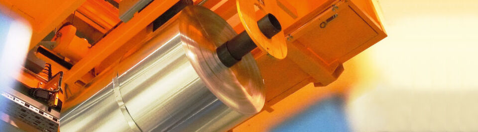 Die automatisierte Materialzuführung spielt für effektive Abläufe beim Stanzen eine wichtige Rolle. Die automatisierte Materialzuführung spielt für effektive Abläufe beim Stanzen eine wichtige Rolle.