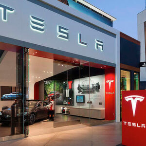 Erst im vergangenen November war das Grohmann Engineering von Tesla übernommen worden. Während Elon Musk darauf pochte, dass Grohmann Engineering künftig ausschließlich für Tesla Entwicklungsarbeit leiste, soll Grohmann darauf bestanden haben, auch weiterhin für seine Stammkunden tätig sein zu dürfen. Erst im vergangenen November war das Grohmann Engineering von Tesla übernommen worden. Während Elon Musk darauf pochte, dass Grohmann Engineering künftig ausschließlich für Tesla Entwicklungsarbeit leiste, soll Grohmann darauf bestanden haben, auch weiterhin für seine Stammkunden tätig sein zu dürfen.