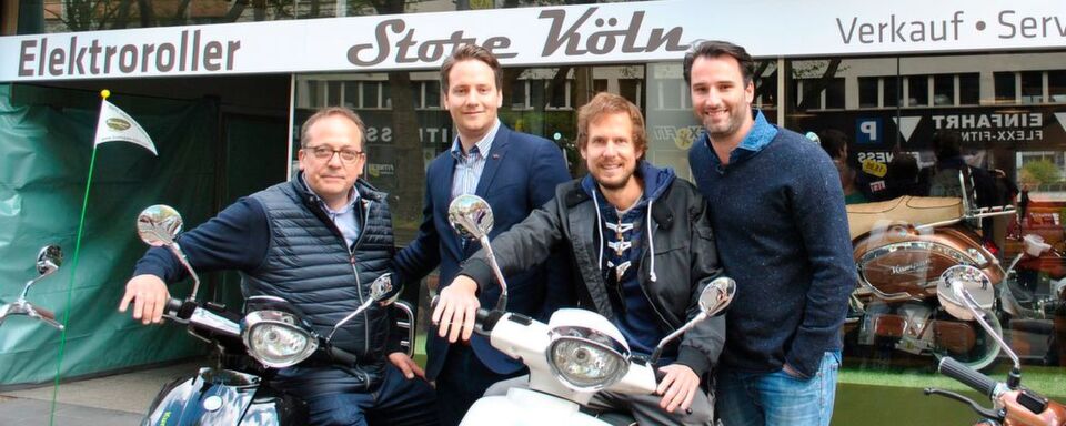 Store-Manager Oliver Brinkmann (v.li.) mit Daniel Tykesson, Mike Kremer und Patrik Tykesson. Store-Manager Oliver Brinkmann (v.li.) mit Daniel Tykesson, Mike Kremer und Patrik Tykesson.