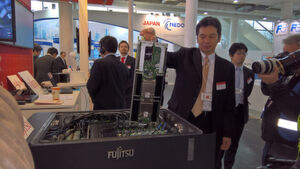 Erstmals auf der CeBIT 2017 präsentierte Fujitsu sein Liquid Immersion Cooling. Eingetaucht werden die ganz normalen Hochleistungsrechner des Herstellers: „Primergy CX400 M2“ sowie das Storage-Device „Primergy JX40S2“. Erstmals auf der CeBIT 2017 präsentierte Fujitsu sein Liquid Immersion Cooling. Eingetaucht werden die ganz normalen Hochleistungsrechner des Herstellers: „Primergy CX400 M2“ sowie das Storage-Device „Primergy JX40S2“.