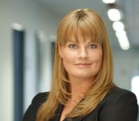 Lara Flemming ist Head of Corporate Communications & Marketing bei EOS. Sie hat die Kampagne „Auf Inkasso Art“ initiiert. Lara Flemming ist Head of Corporate Communications & Marketing bei EOS. Sie hat die Kampagne „Auf Inkasso Art“ initiiert.