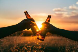 Um sich aus der Konkurrenz hervorzuheben, müssen Brauereien ihr Bier in Szene setzen – mit einem eindrucksvollen Label. Um sich aus der Konkurrenz hervorzuheben, müssen Brauereien ihr Bier in Szene setzen – mit einem eindrucksvollen Label.