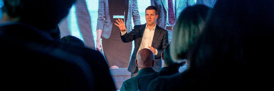 Rund 70 Anwender und Interessenten trafen sich in Rotterdam auf der Kundenkonferenz Unit4 Connect, wo CEO Stephan Sieber die Produktstrategie erklärte. Rund 70 Anwender und Interessenten trafen sich in Rotterdam auf der Kundenkonferenz Unit4 Connect, wo CEO Stephan Sieber die Produktstrategie erklärte.