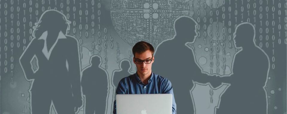 ALM für eine durchgängige Begleitung einer Software-Anwendung, das umfasst neben der Entwicklung auch Marketing-Aktivitäten oder die Anwenderbetreuung. ALM für eine durchgängige Begleitung einer Software-Anwendung, das umfasst neben der Entwicklung auch Marketing-Aktivitäten oder die Anwenderbetreuung.