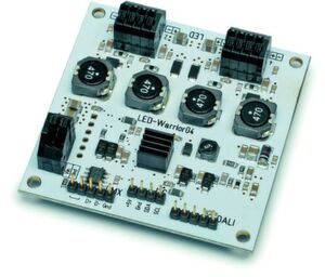 Interferenzen vermeiden: Im LED-Warrior04 von Code Mercenaries wird die PWM-Frequenz mit einem Pseudo-Zufallsgenerator ständig variiert. Die spektrale Verteilung des Flimmerns wird so weit wie möglich gespreizt. Interferenzen vermeiden: Im LED-Warrior04 von Code Mercenaries wird die PWM-Frequenz mit einem Pseudo-Zufallsgenerator ständig variiert. Die spektrale Verteilung des Flimmerns wird so weit wie möglich gespreizt.