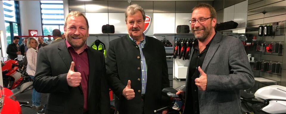 Thomas Holzleitner, Bürgermeister Hans Daferner und Ferdinand Holzleitner. Thomas Holzleitner, Bürgermeister Hans Daferner und Ferdinand Holzleitner.