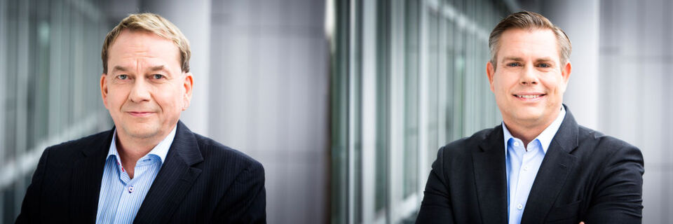 Nach Meinung von Timo Jokiaho (l) und Nikolai Stankau (r) treibt man Innovationen am besten voran, wenn man die Zusammenarbeit zwischen branchenführenden Unternehmen und den Open-Source-Communities fördert. Nach Meinung von Timo Jokiaho (l) und Nikolai Stankau (r) treibt man Innovationen am besten voran, wenn man die Zusammenarbeit zwischen branchenführenden Unternehmen und den Open-Source-Communities fördert.