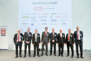 Referenten und Moderatoren des Innovationsforums vereint (v. l. n. r. Matthias Böhm – Moderator Forum 1, David Weber, Denis Jeannerat, Alberto Gotti, Christian Erlinger, Markus Blum, Rolf Jauch, Rolf Isenschmid – Moderator Forum 2) – nicht im Bild die Referenten: Jörg Drobniewski, Marcus Niebecker, Jan Kessler, Swen Niebann, Sabine Weber, Matthias Buholzer, Rainer Staneker, Stefan Appenzeller. Referenten und Moderatoren des Innovationsforums vereint (v. l. n. r. Matthias Böhm – Moderator Forum 1, David Weber, Denis Jeannerat, Alberto Gotti, Christian Erlinger, Markus Blum, Rolf Jauch, Rolf Isenschmid – Moderator Forum 2) – nicht im Bild die Referenten: Jörg Drobniewski, Marcus Niebecker, Jan Kessler, Swen Niebann, Sabine Weber, Matthias Buholzer, Rainer Staneker, Stefan Appenzeller.