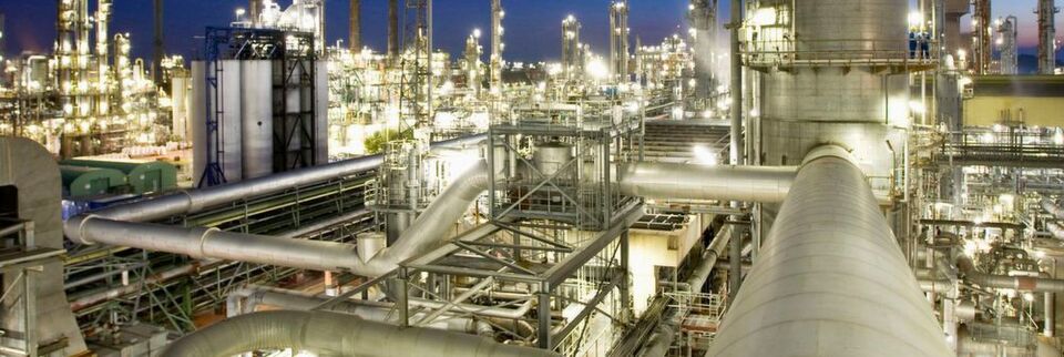 BASF könnte einen gewichtigen Gegenspieler aus China bekommen. Wenn sich Sinochem und Chemchina zusammenschließen, würden sie den deutschen Chemiegiganten überflügeln. BASF könnte einen gewichtigen Gegenspieler aus China bekommen. Wenn sich Sinochem und Chemchina zusammenschließen, würden sie den deutschen Chemiegiganten überflügeln.