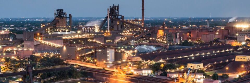Aus kleinsten Anfängen vor 126 Jahren hat sich ein riesiges Produktionswerk für Qualitätsflachstahl entwickelt. Duisburg ist nach wie vor der größte Stahl-Standort in Europa. Aus kleinsten Anfängen vor 126 Jahren hat sich ein riesiges Produktionswerk für Qualitätsflachstahl entwickelt. Duisburg ist nach wie vor der größte Stahl-Standort in Europa.