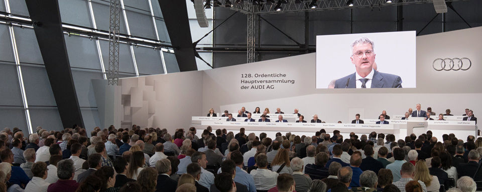 Hauptversammlung bei Audi in Neckarsulm: Der Automobilhersteller will seine SUV-Familie ausbauen, Fahrzeuge umfangreich elektrifizieren und bestehende Kernbaureihen bis Mitte 2018 massiv verjüngen und erneuern. Hauptversammlung bei Audi in Neckarsulm: Der Automobilhersteller will seine SUV-Familie ausbauen, Fahrzeuge umfangreich elektrifizieren und bestehende Kernbaureihen bis Mitte 2018 massiv verjüngen und erneuern.