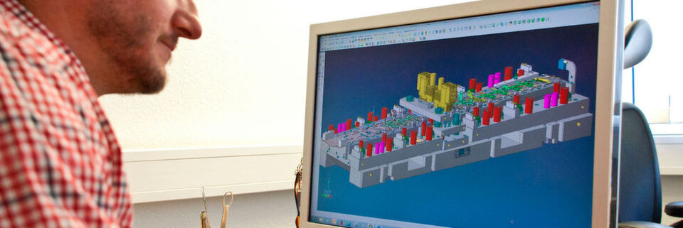 Zum Erfolg Straka Werkzeugbau aus Wuppertal trägt die hoch entwickelte CAD- und CAM-Infrastruktur mit der Software Visi von Mecadat bei. Zum Erfolg Straka Werkzeugbau aus Wuppertal trägt die hoch entwickelte CAD- und CAM-Infrastruktur mit der Software Visi von Mecadat bei.