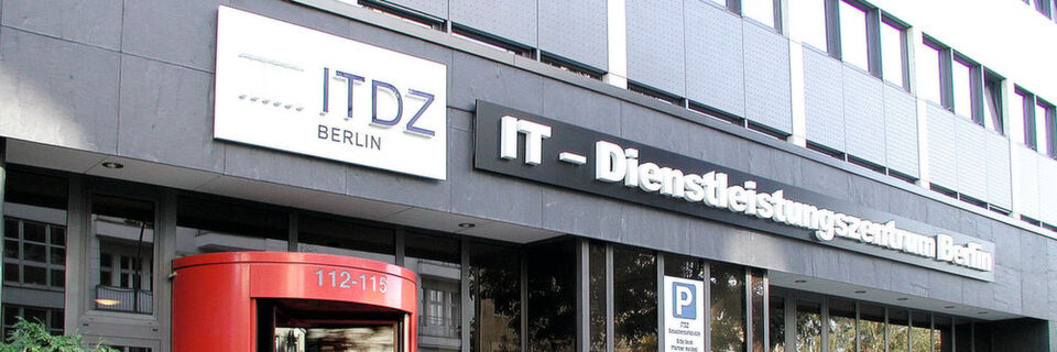 Das IT-Dienstleistungszentrum Berlin (ITDZ Berlin) ist der zentrale Lösungsanbieter für das Land Berlin und ermöglicht der Berliner Verwaltung den Einsatz effizienter Services für die Bürger Das IT-Dienstleistungszentrum Berlin (ITDZ Berlin) ist der zentrale Lösungsanbieter für das Land Berlin und ermöglicht der Berliner Verwaltung den Einsatz effizienter Services für die Bürger